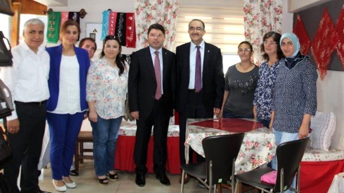 AK Parti Adaylarından El Sanatları Derneğine Ziyaret