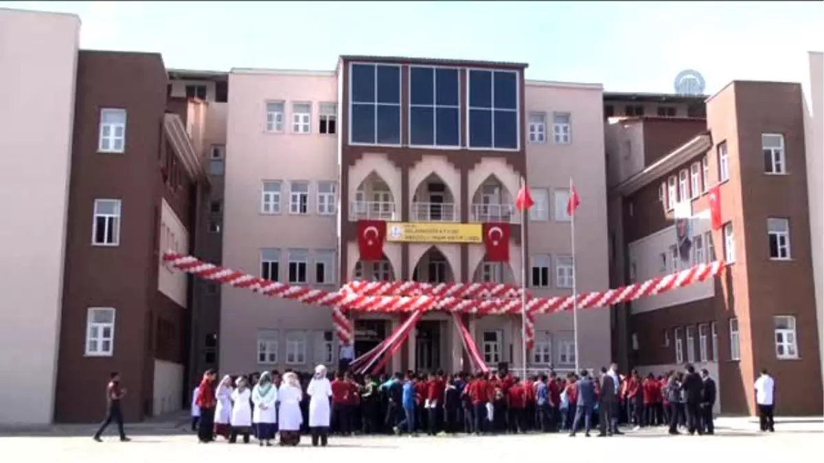 Başbakan Yardımcısı Yılmaz, Yılmaz, Selahaddin Eyyubi Anadolu İmam Hatip Lisesi\'nin Açılış Törenine...