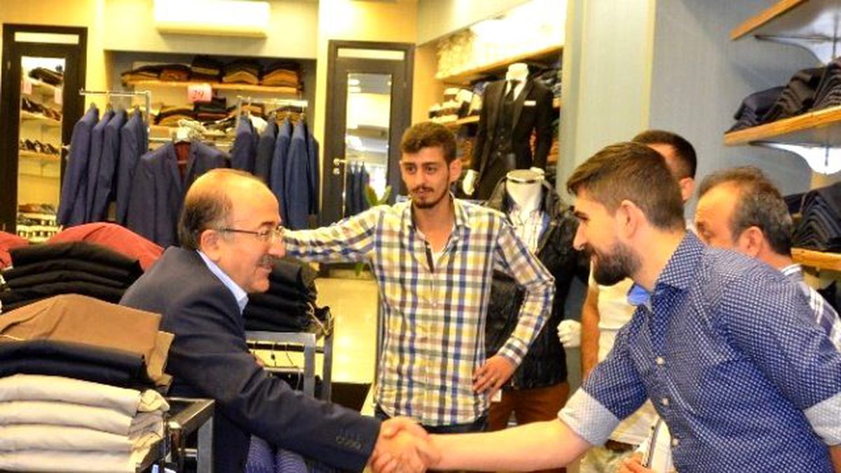 Başkan Gümrükçüoğlu Uzunsokak\'ta Oy İstedi