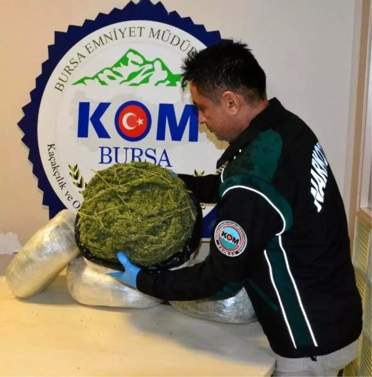 Bursa\'da Otomobilde 9 Kilo Esrar, 1 Gözaltı