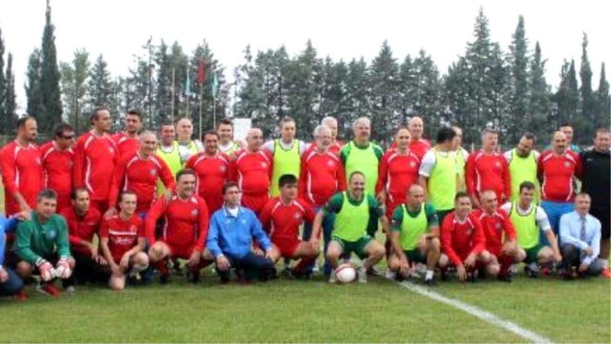 Bursaspor Yönetimiyle Profesörler Dostluk Maçı Yaptı