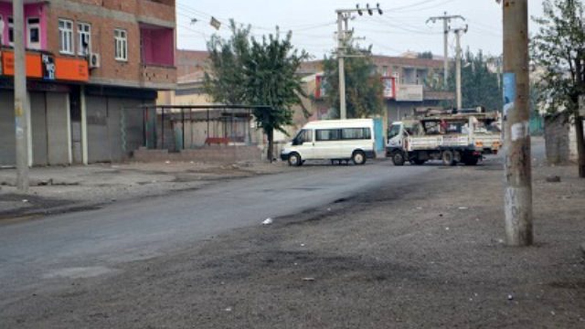 Diyarbakır Bismil\'de Öğretmen ve Öğrenciler Okullara Gidemedi
