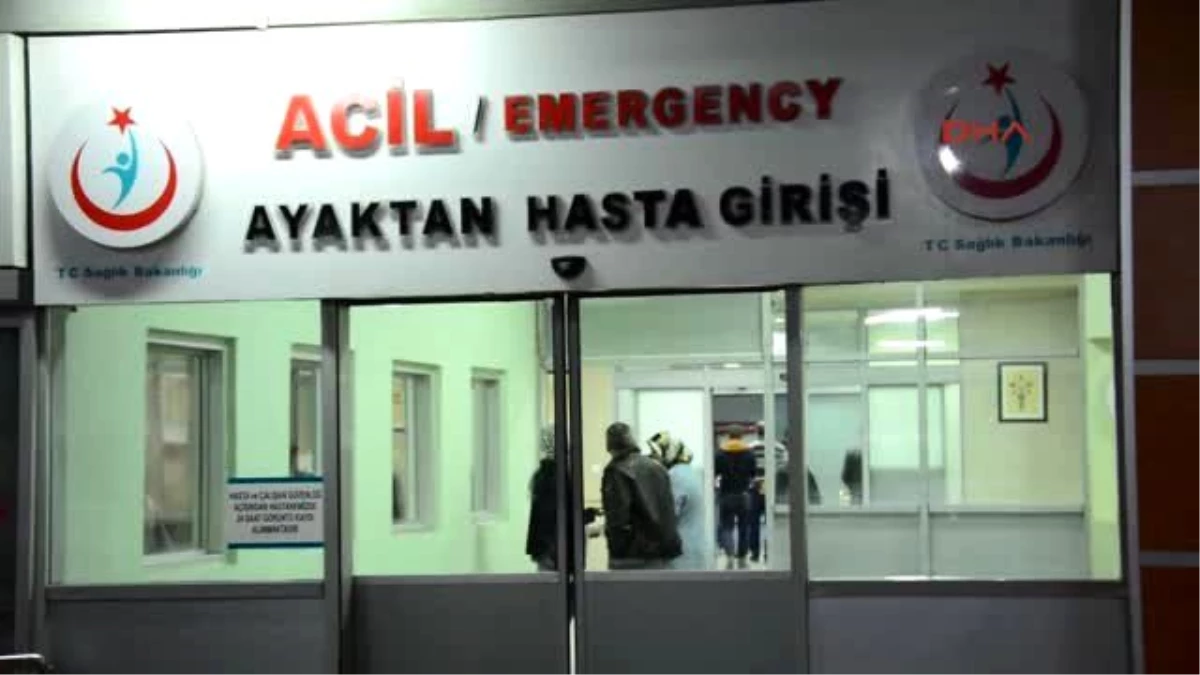 Erzurum - Başbakan\'ın Mitinginde Görevli Polisleri Taşıyan Midibüs Kaza Yaptı: 23 Yaralı