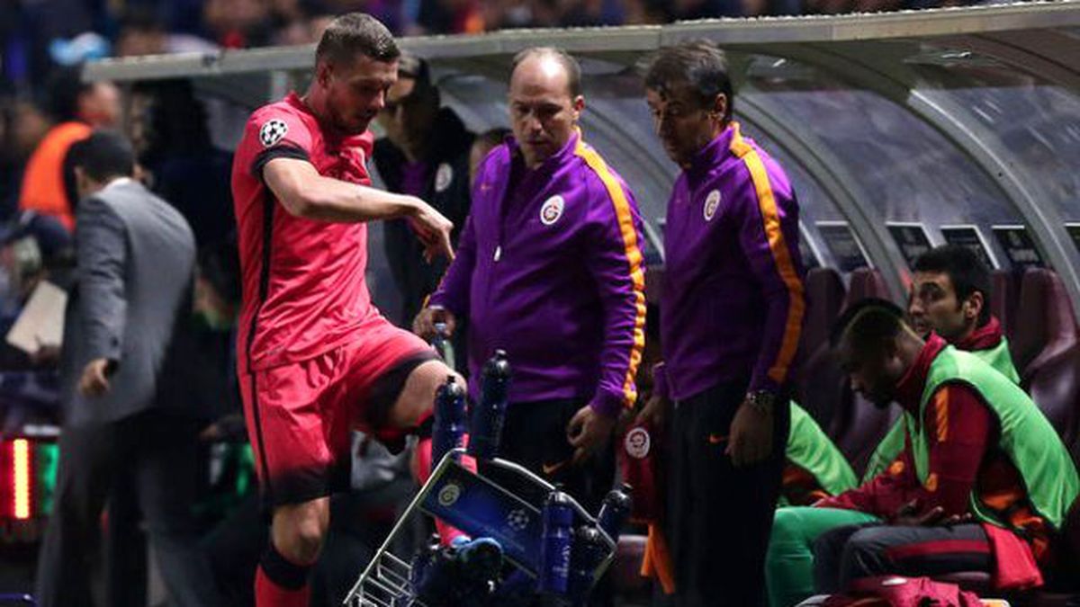 Galatasaray'da Hamza Hamzaoğlu'na El Kol Hareketi Yapan Kadro Dışı kalacak