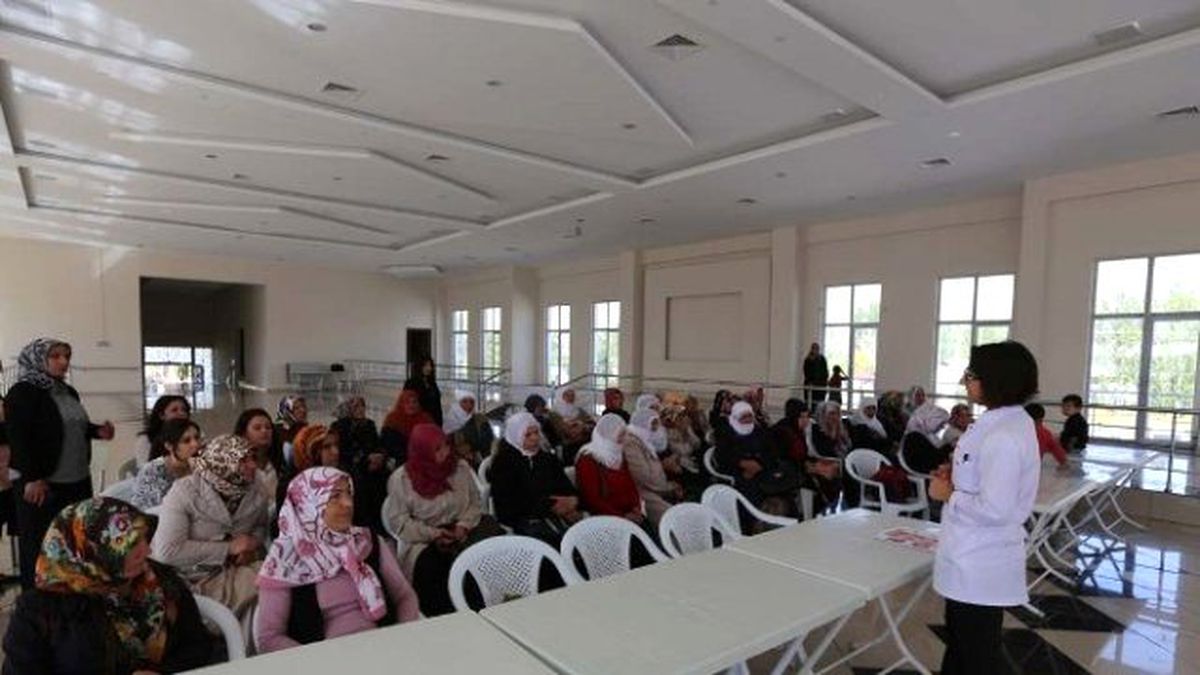Gürpınar Belediyesi, Kadınlara Yönelik Meme Kanseri Bilinçlendirme Semineri Düzenledi