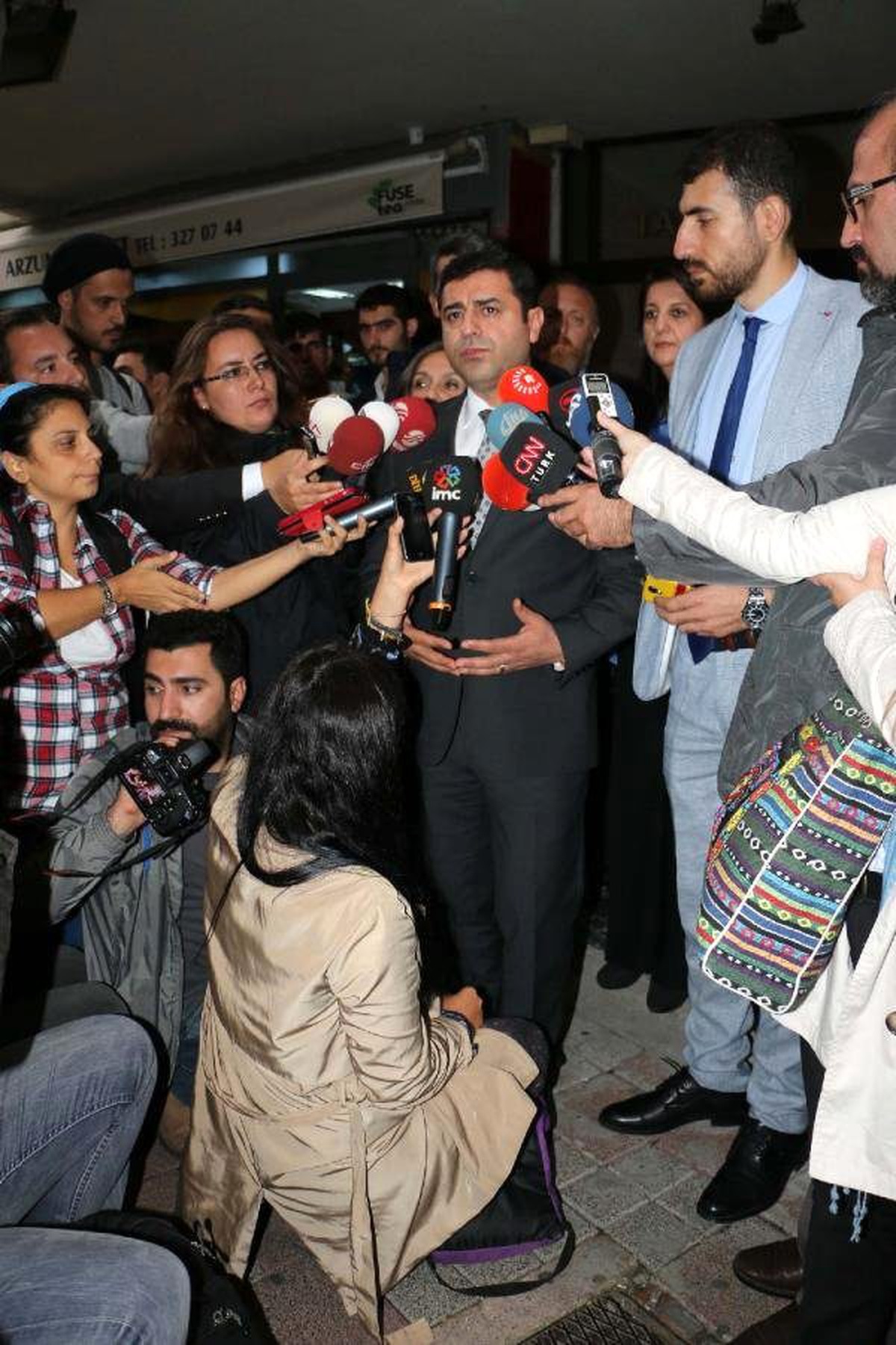 Hdp\'li Vekiller Ahmet Hakan\'ı Ziyaret Etti