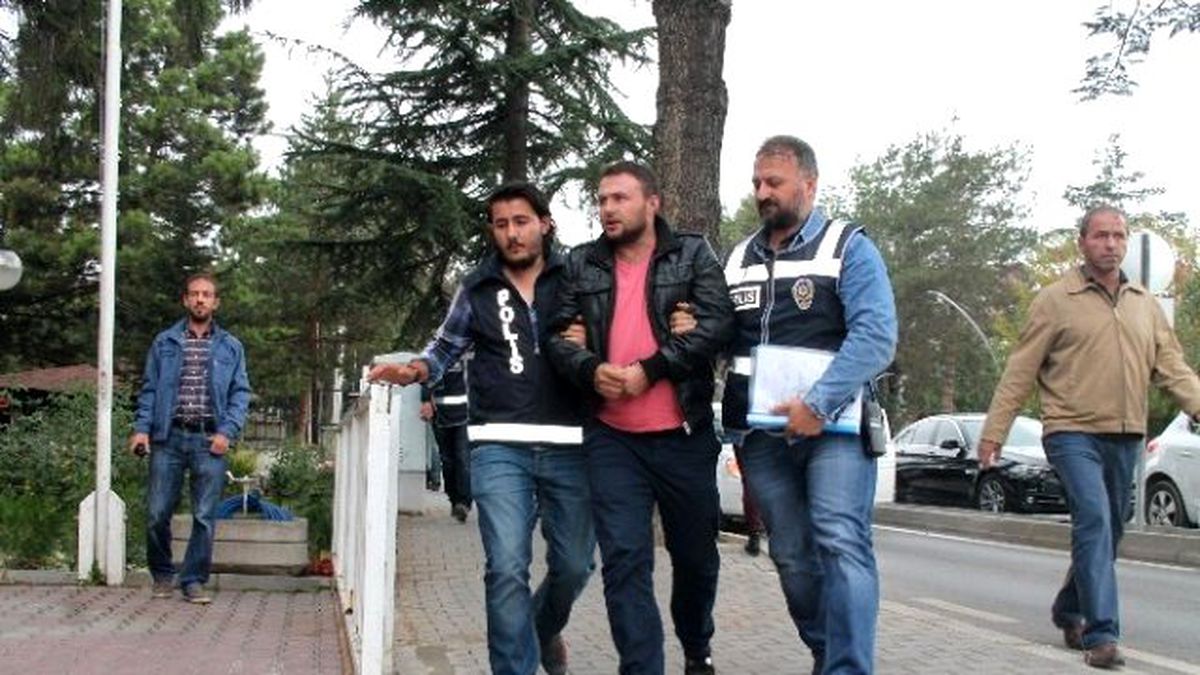 Hırsızlık Yaptıkları Evde Alem Yapmışlar