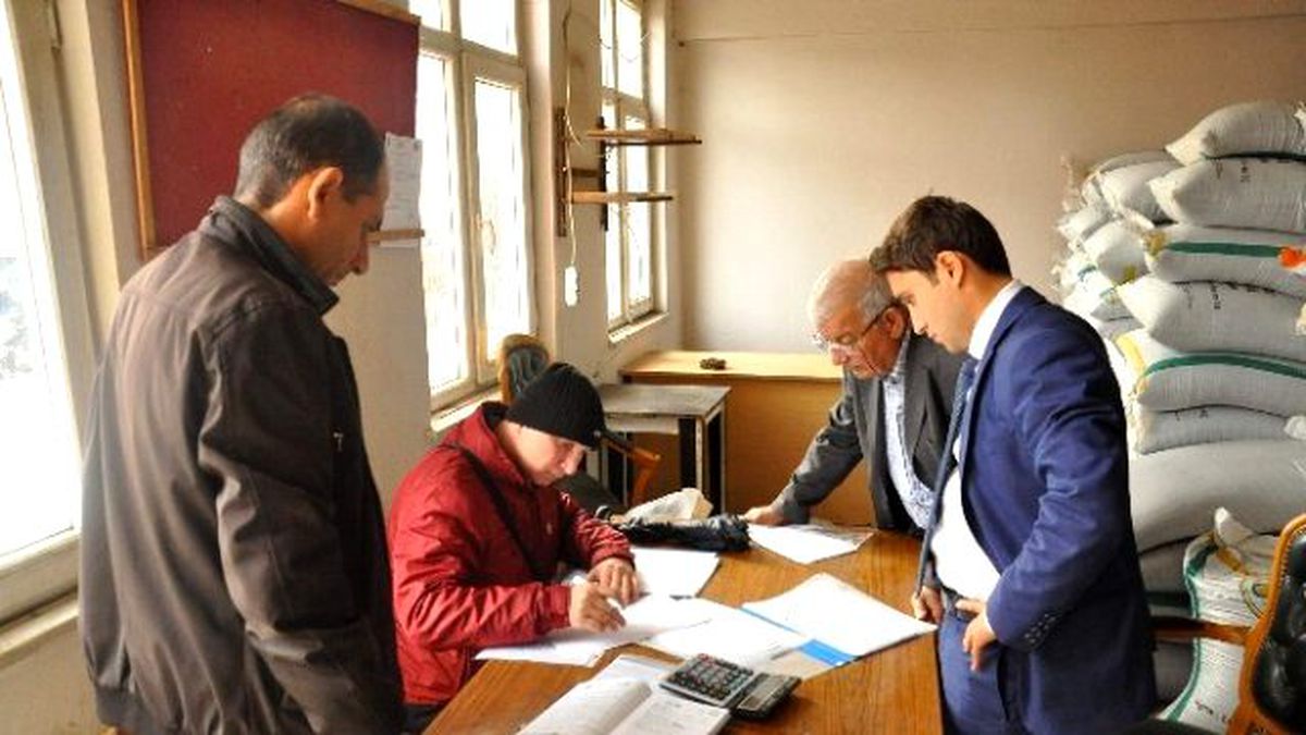 İhtiyaç Sahibi Çiftçilere Macar Fiği Tohumu Dağıtılıyor