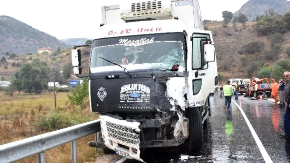 Kızılcahamam\'da Trafik Kazası: 2 Ölü, 2 Yaralı