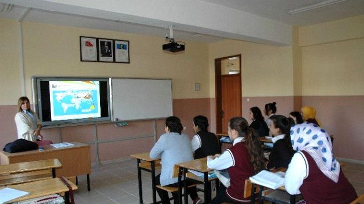 Küre\'de Öğrenciler Akıllı Tahta ile Tanıştı