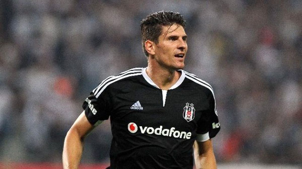 Löw, Gomez\'e Milli Takım Kapısını Araladı