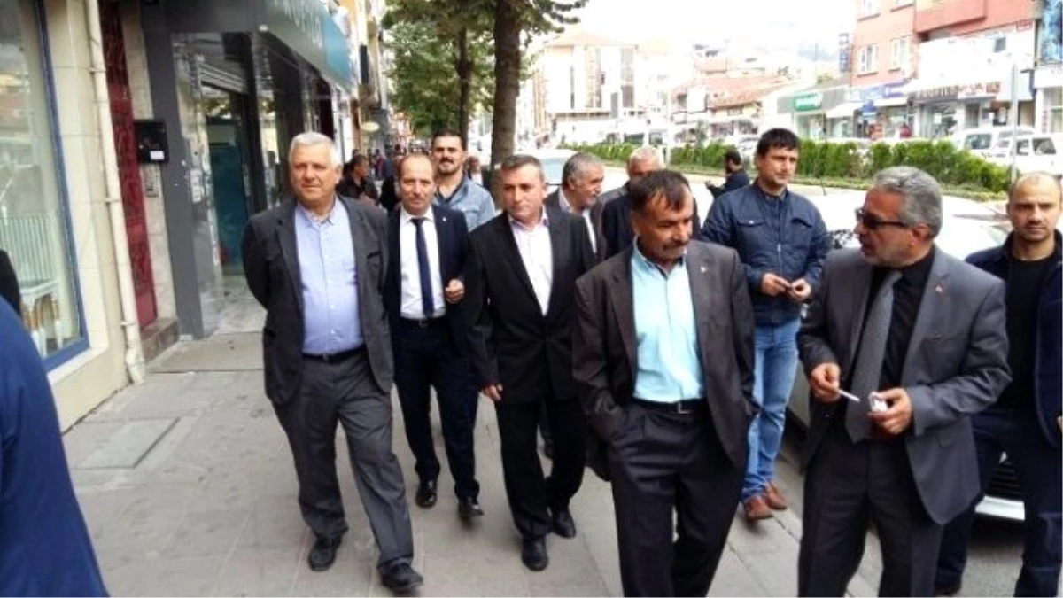 MHP Milletvekili Adayları Bozüyük\'te Esnafı Gezdi