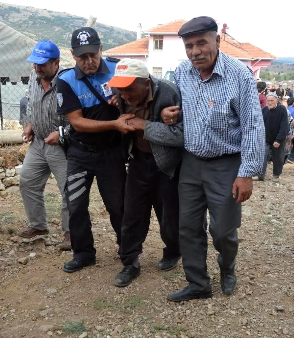 Şehit Polis Yaşar Uysal Son Yolculuğuna Uğurlandı (2)