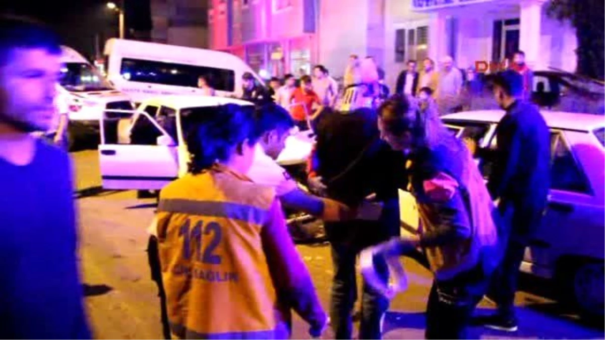 Zonguldak İki Otomobil Çarpıştı 4 Yaralı