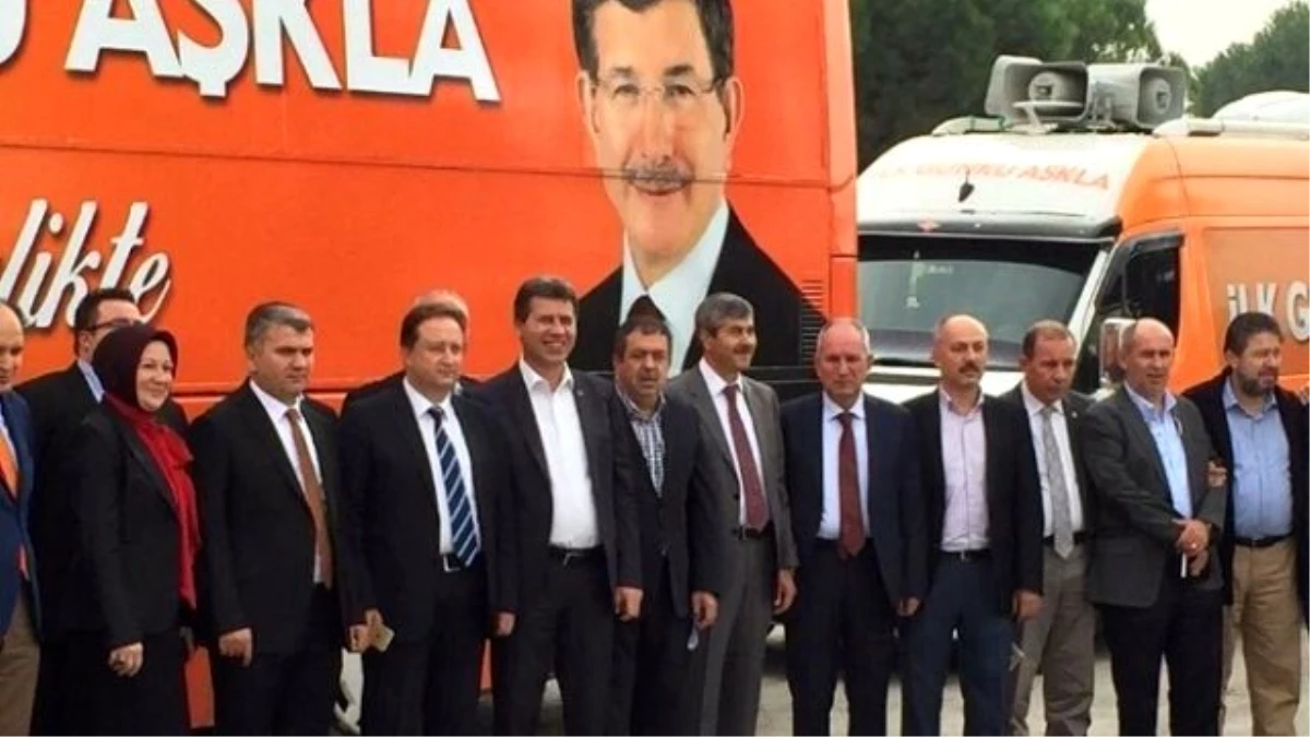 AK Parti Milletvekili Adayları Edremit\'te Halkla Buluşuyor