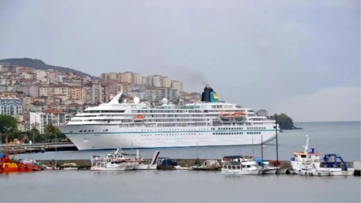 Amadea\' Sinop\'a Demirledi