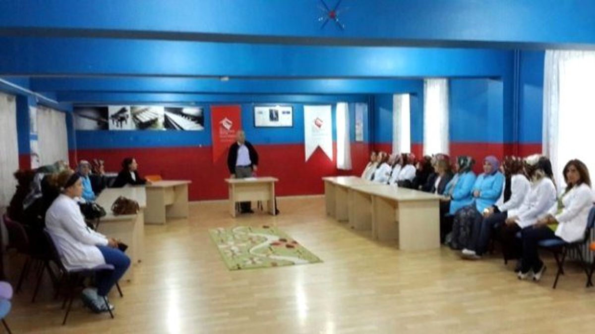 Bakıcı Annelere Çocuk Psikolojisi Eğitimi