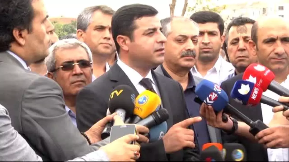 Demirtaş: "Askerin, Polisin Taziyesine de Cenazesine de Gideriz"