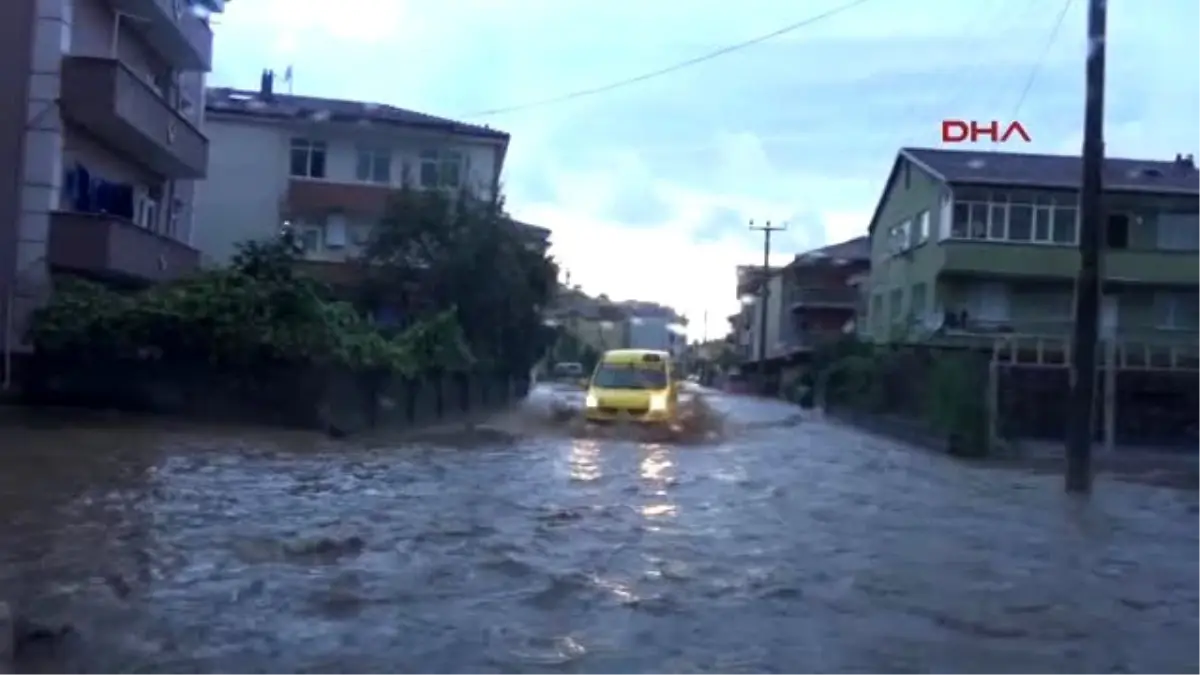 Ereğli\'de Yağmur Sele Yol Açtı