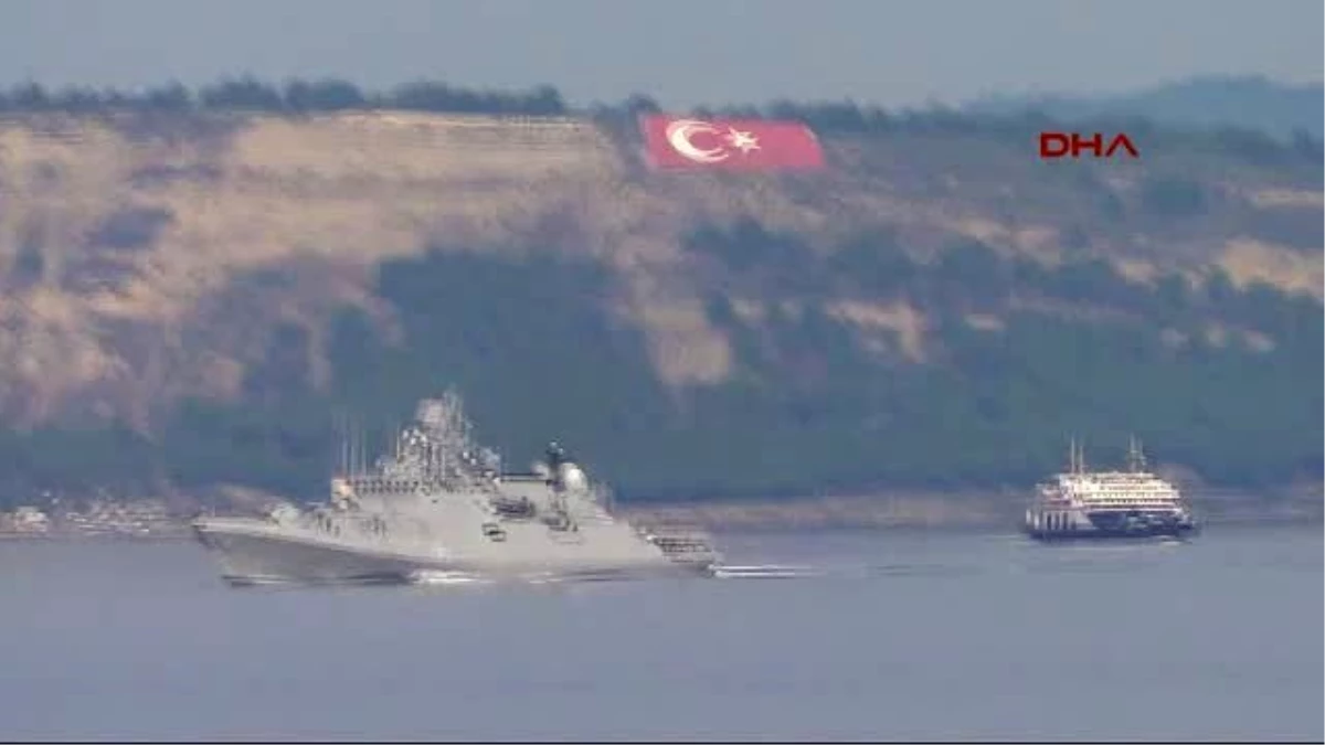 Hindistan Savaş Gemisi Çanakkale Boğazı\'ndan Geçti