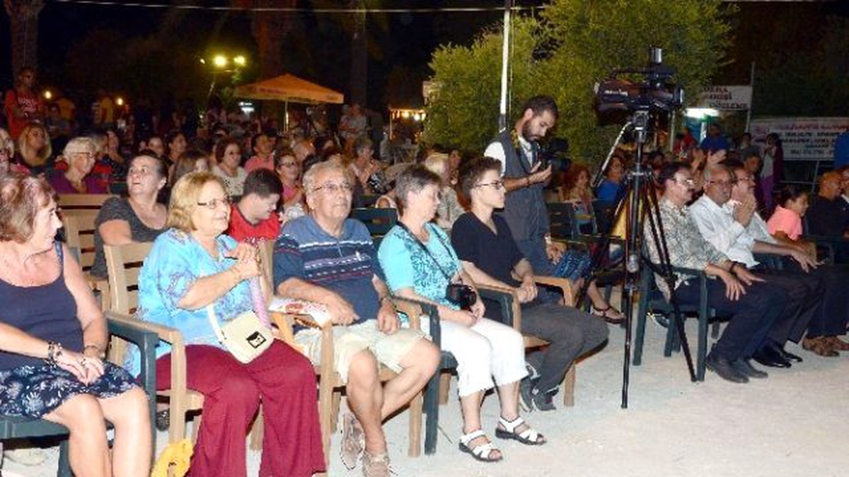 Kardeş Girne\'de, Muratpaşa\'nın Sesi Sazı Coşturdu