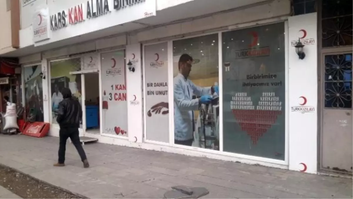 Kars Kan Merkezi Yoğun İlgi Görüyor