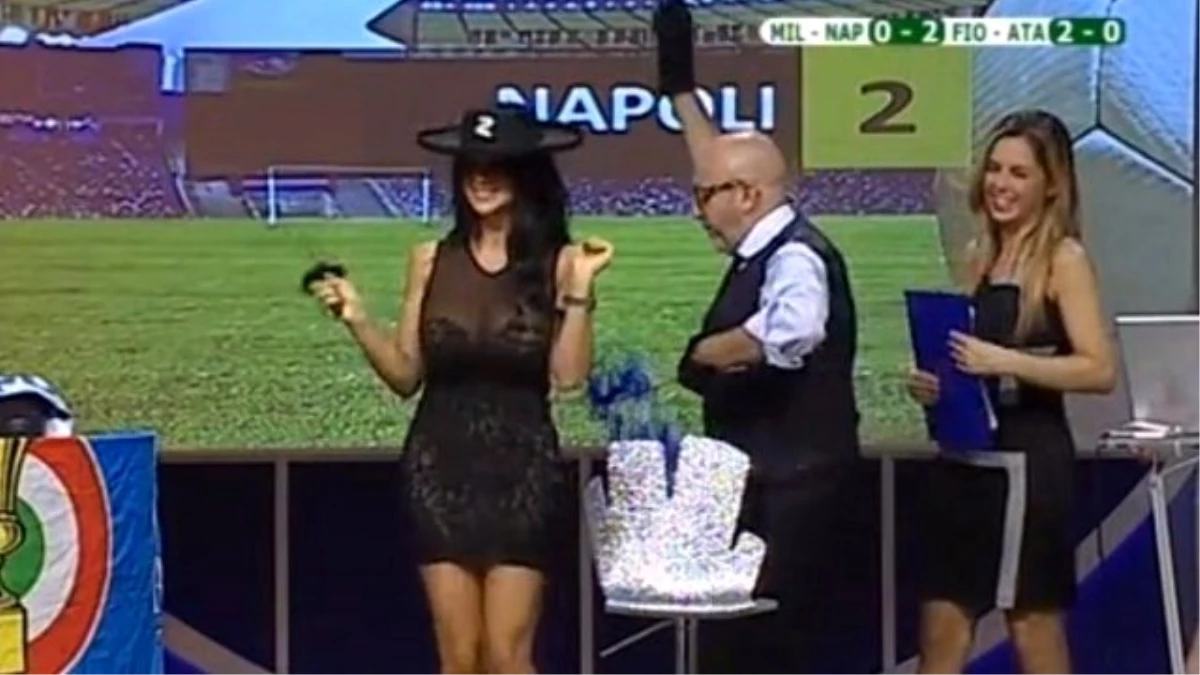 Napoli 4'ledi Çılgın Taraftar Kendinden Geçti