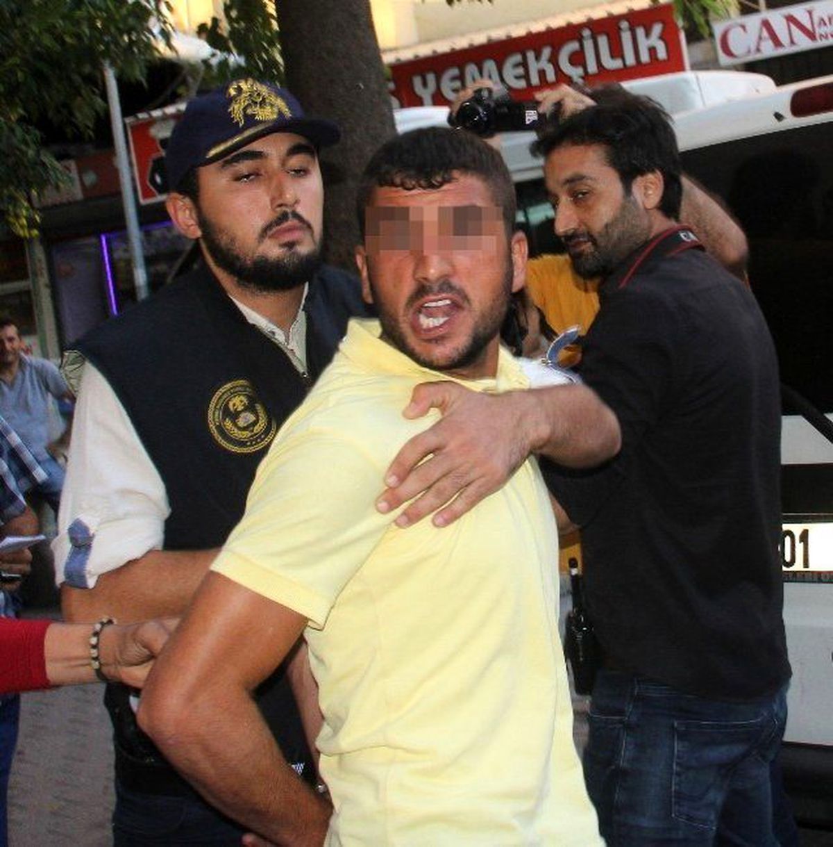 Teröristin Ablası Pişkinlikte Sınır Tanımadı