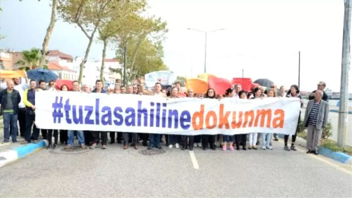 Tuzla\'da Sahilin Doldurulmasına Karşı İnsan Zinciri