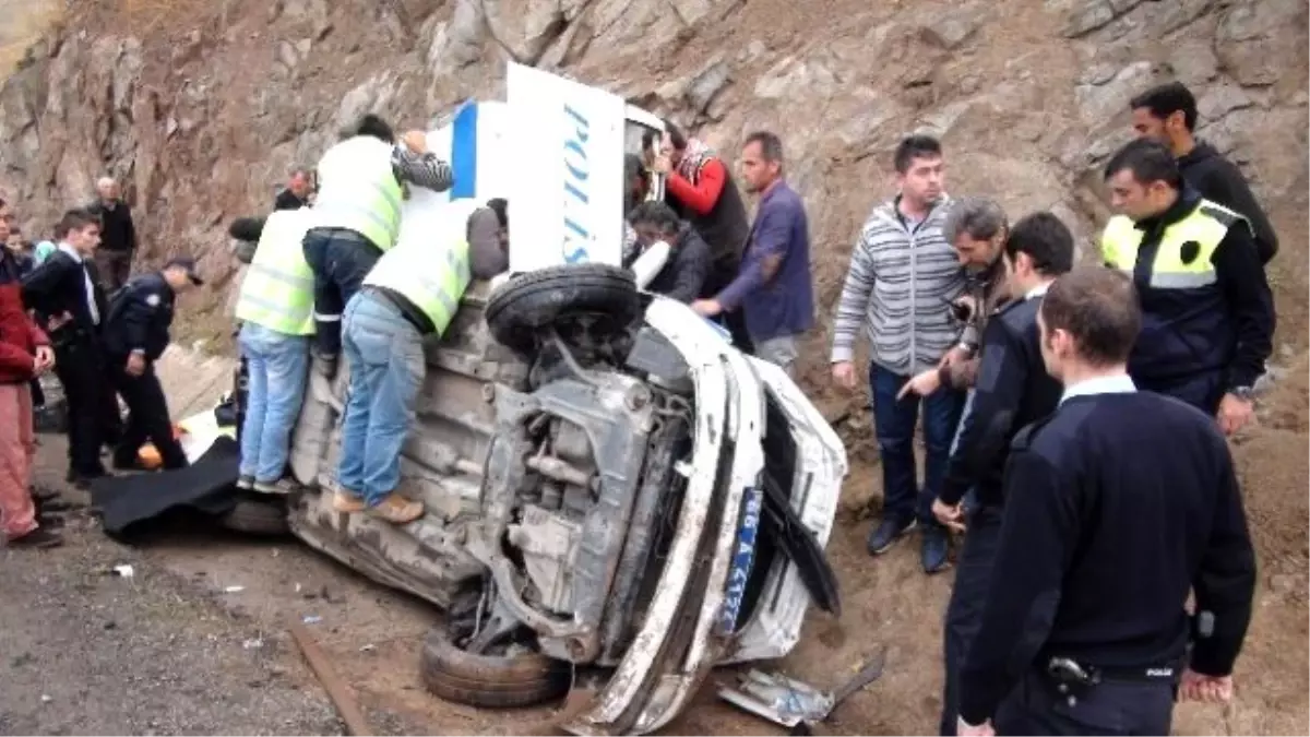 Yozgat\'ta Polis Ekip Otosu Kaza Yaptı: 3 Yaralı