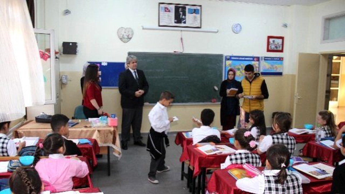 Zeytinburnu Belediyesi\'nden 20 Bin Öğrenciye Kırtasiye Yardımı