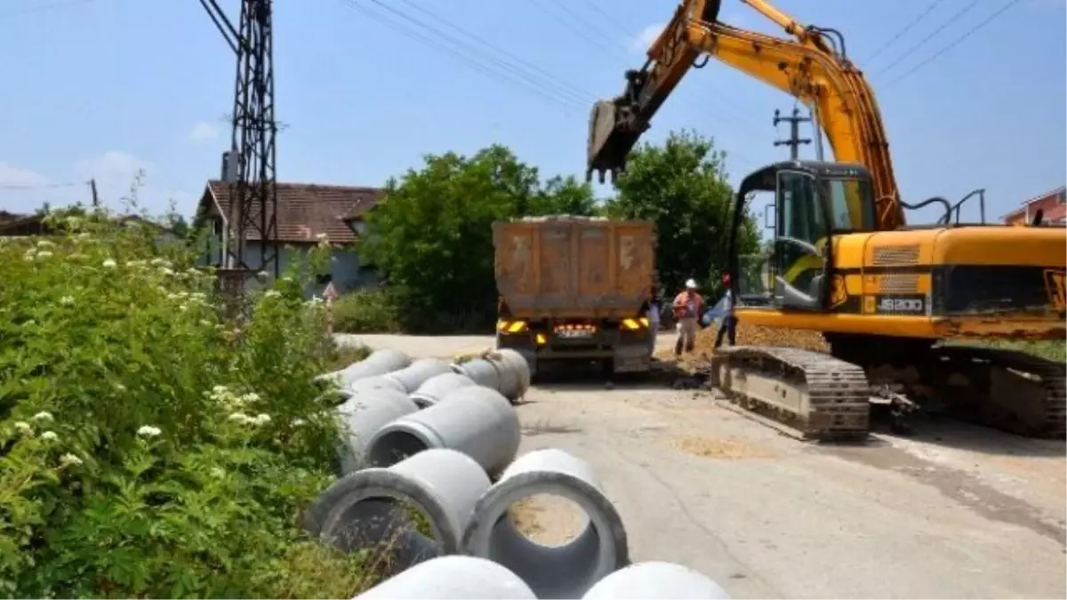 13 Bin 740 Metre Yağmur Suyu Hattı Döşendi