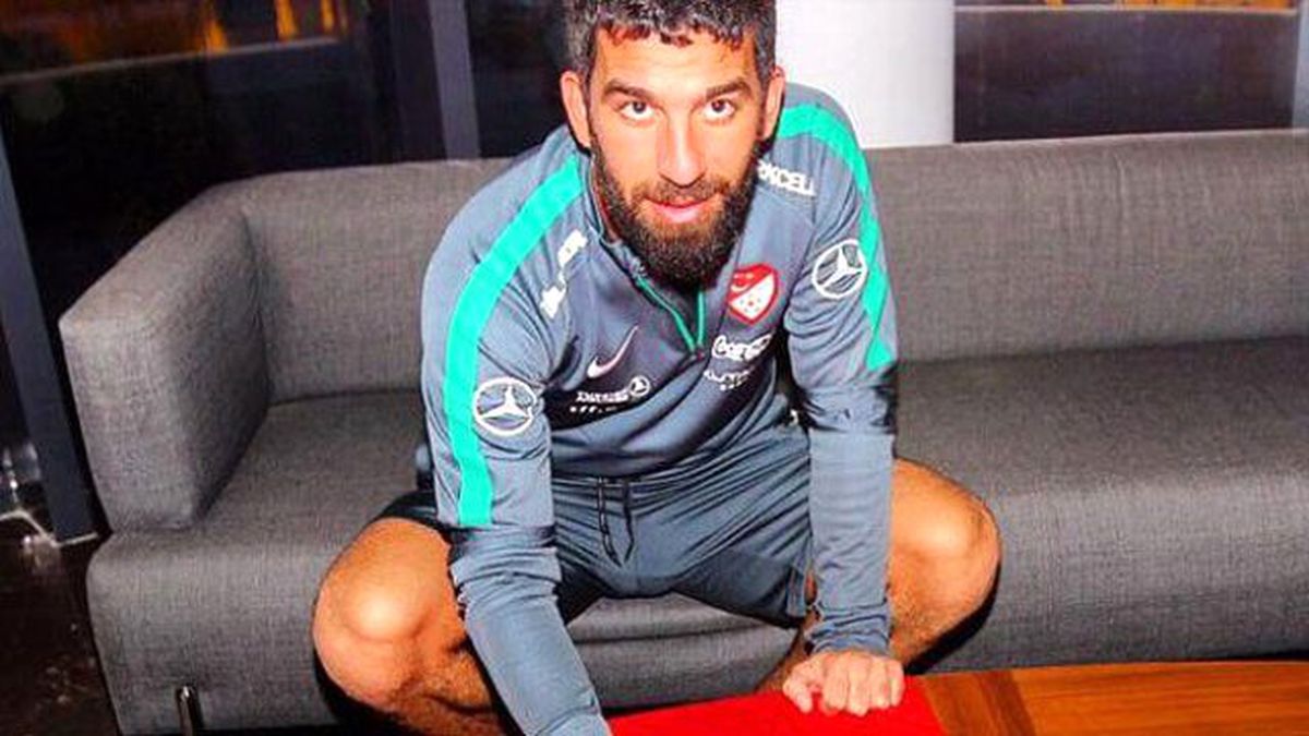 A Milli Takım'dan Nobel Ödülü Alan Sancar'a İmzalı Forma