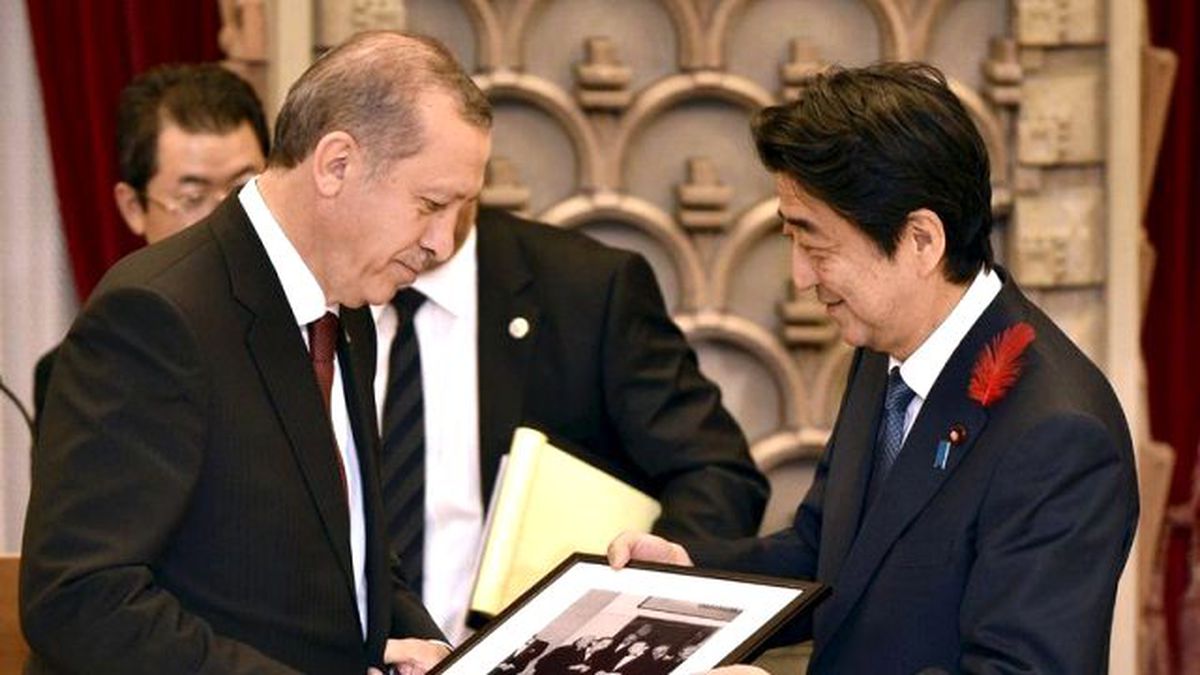 Japonya Başbakanı, Erdoğan'a Menderes'in Fotoğrafını Hediye Etti