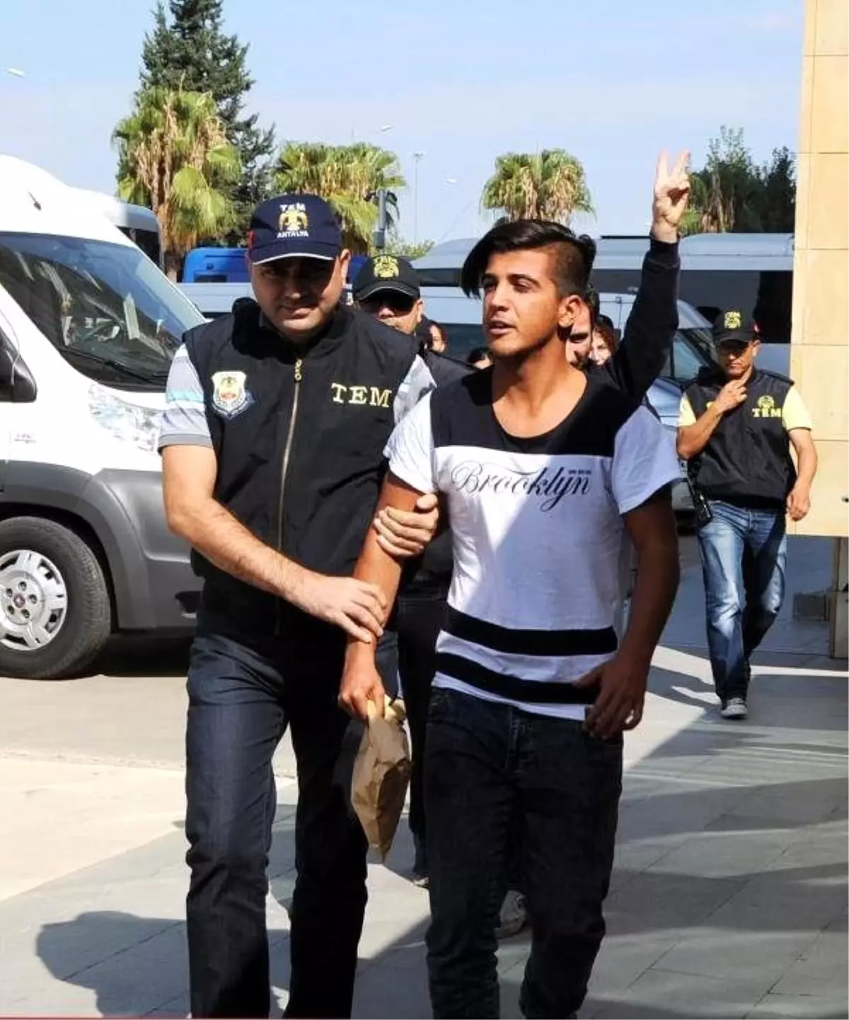 Antalya\'da Terör Operasyonunda Gözaltına Alınanlar Adliyede
