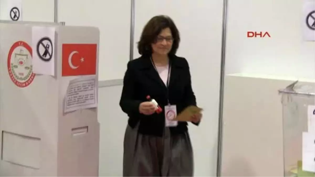 Avrupalı Türkler Oy Kullanmaya Başladı