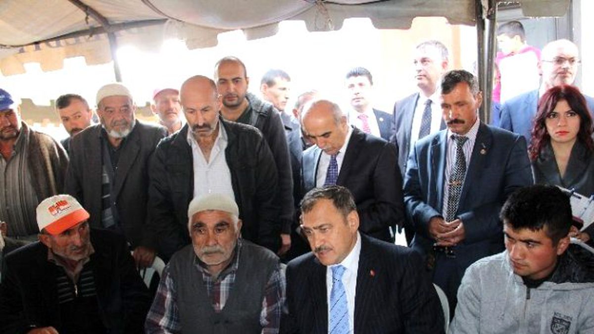 Bakan Eroğlu Şehit Polis Mumuru Yaşar Uysal\'ın Ailesine Taziye Ziyaretinde Bulundu