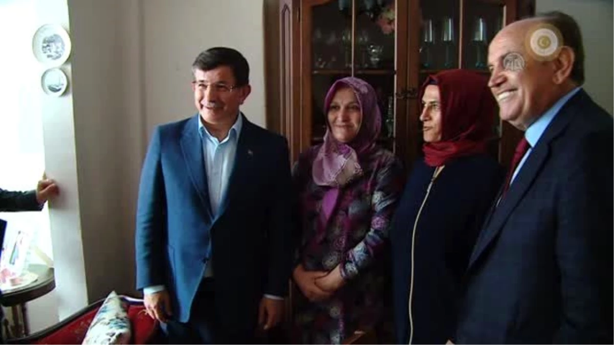 Başbakan Davutoğlu, Çocukluğunun Geçtiği Eve Gitti