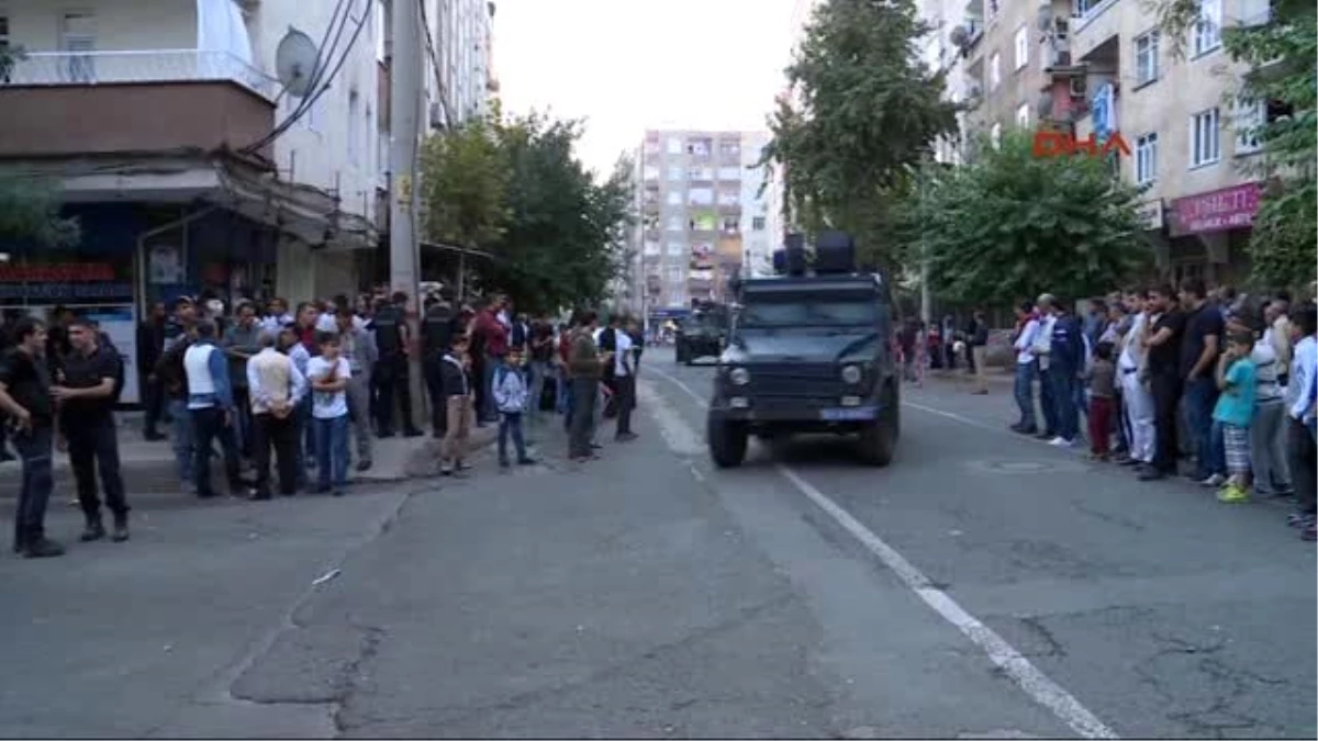 Diyarbakır\'da Polisin Baskın Düzenlediği Evden Ateş Açıldı: 1 Ölü
