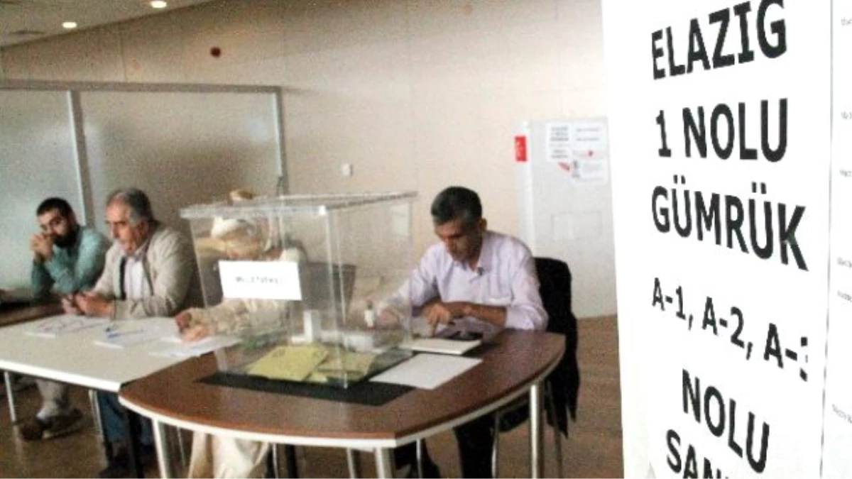 Elazığ Havalimanı\'nda Oy Kullanma İşlemleri Başladı