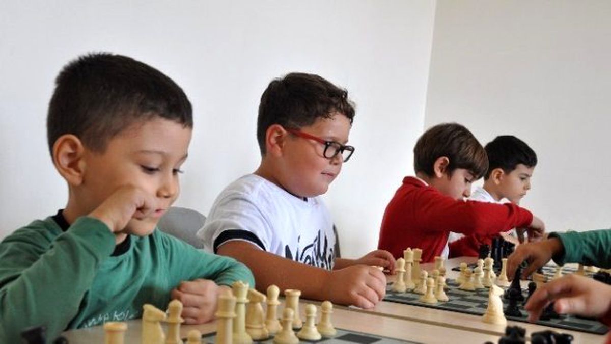 Gkv\'nin Satranç Ustaları Turnuvalara Hazırlanıyor