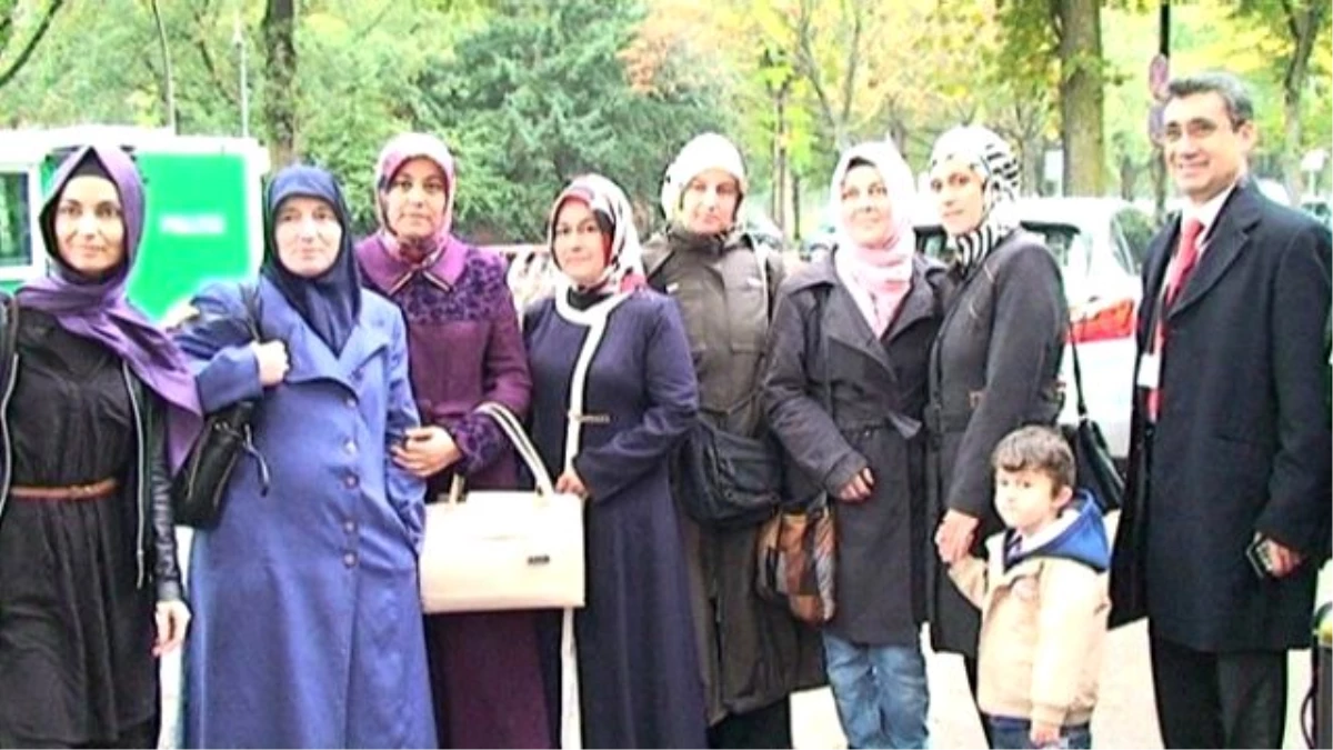 Hamburg\'daki Türk Seçmenler Sandık Başında