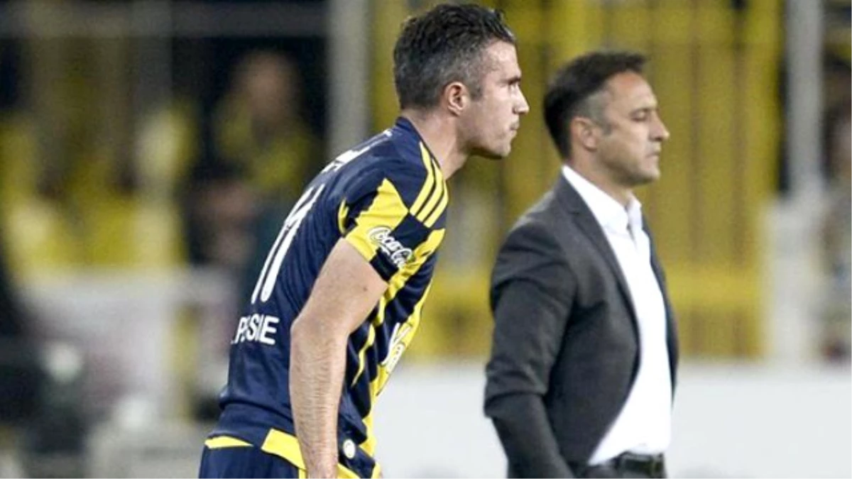 İngiliz Basını: Van Persie, Fenerbahçe\'deki Hayatından Nefret Ediyor