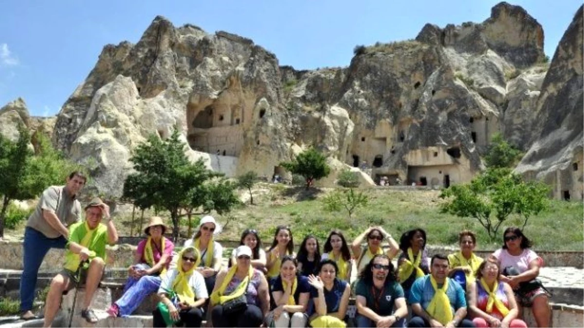 Kapadokya\'ya Yerli ve Yabancı Turist İlgili