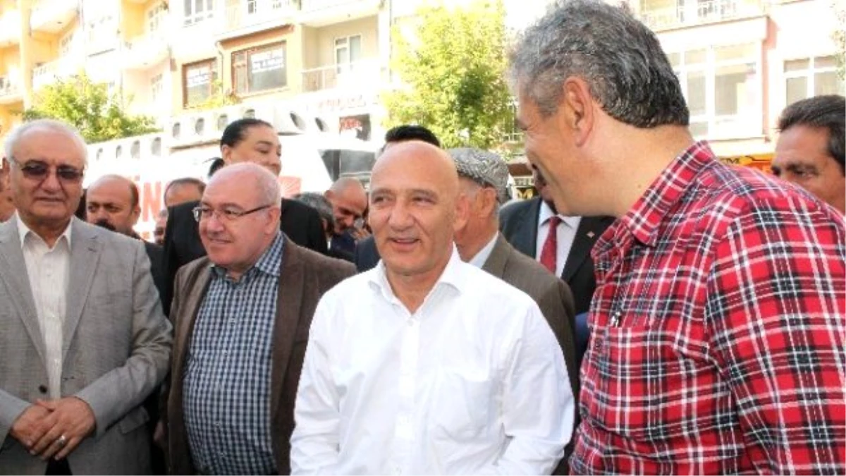 Kartal Belediye Başkanı Op. Dr. Öz, Niğde\'de CHP Milletvekili Adayına Destek Verdi