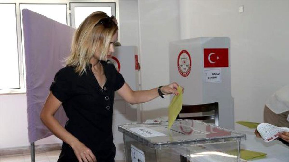 KKTC\'de Oy Verme İşlemi Başladı