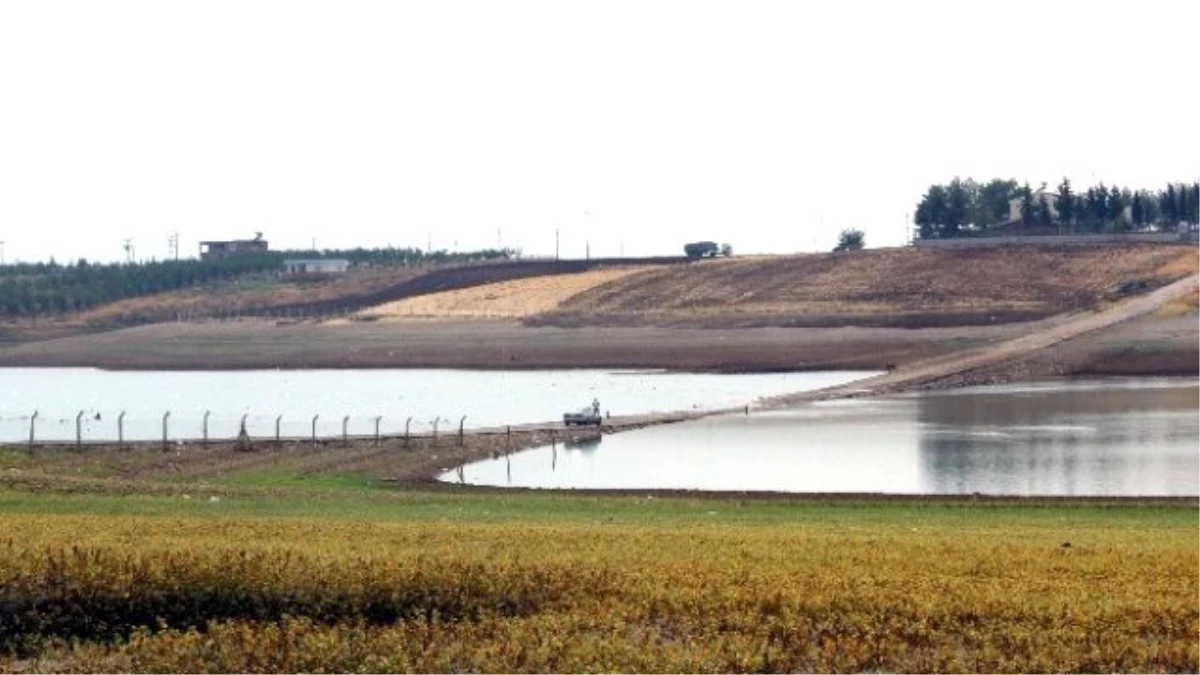 Sular Çekildi Eski Yol Gün Yüzüne Çıktı