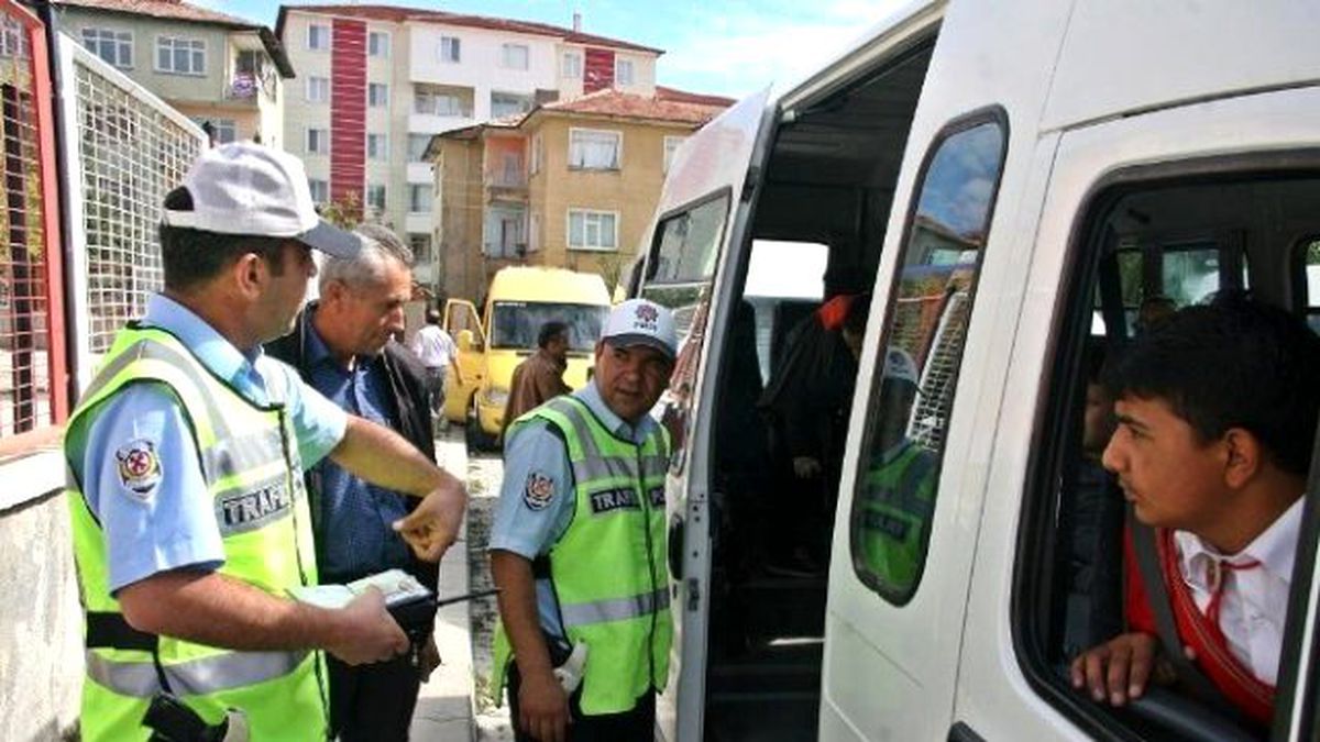 Sungurlu\'da Okul Servis Araçları Denetlendi