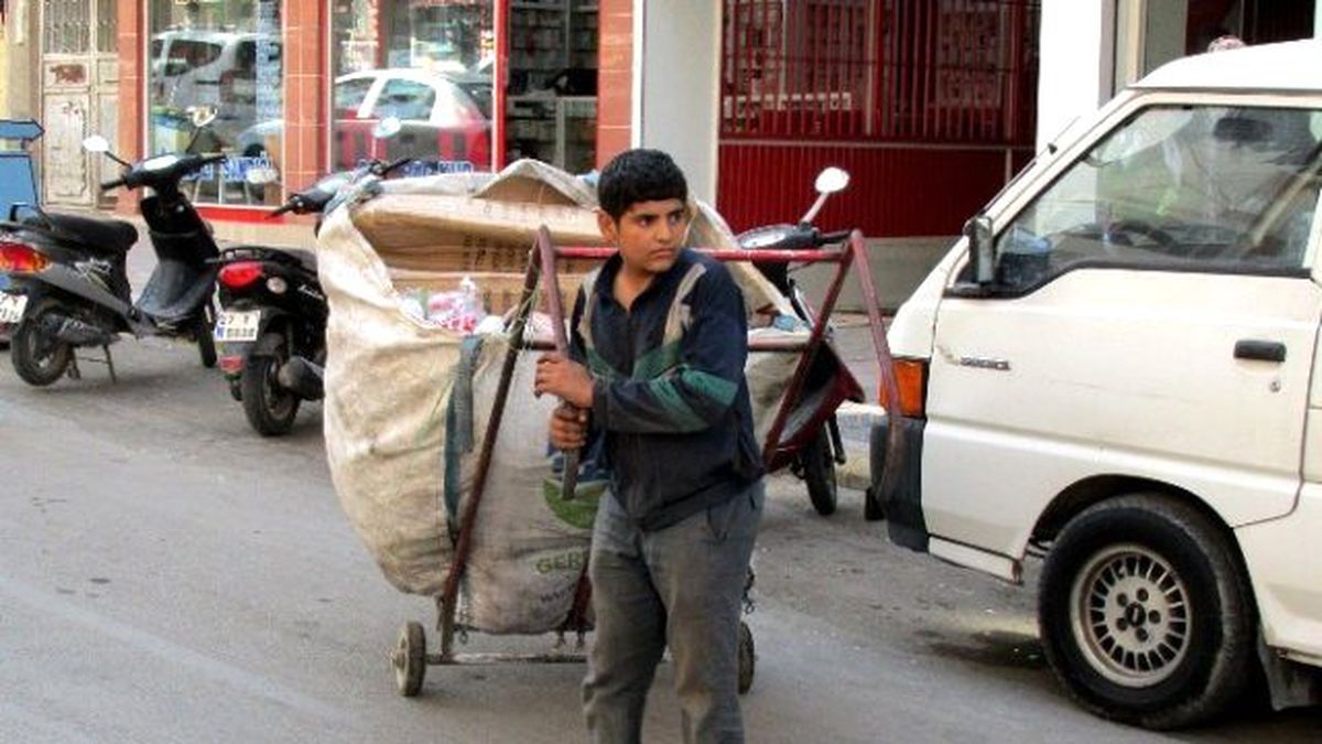 Suriyeliler Ülkelerindeki Mesleklerini Yaparak Hayata Tutunuyor
