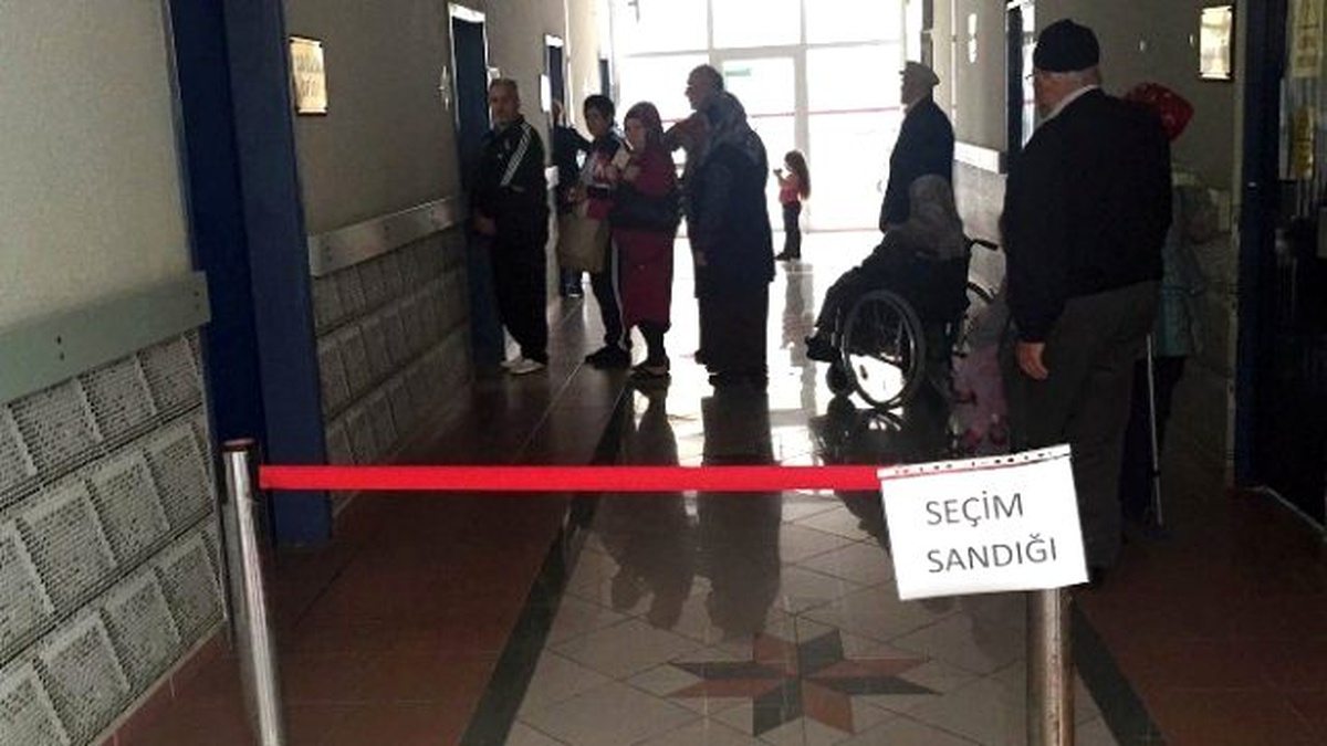 Zonguldak Havaalanı\'nda Oy Kullanımına Başlandı